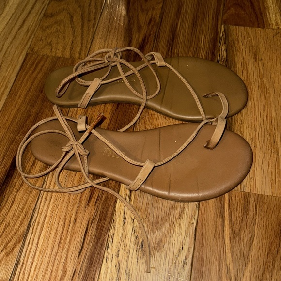 Tkees Jo tie up sandal size 6. - Picture 3 of 5